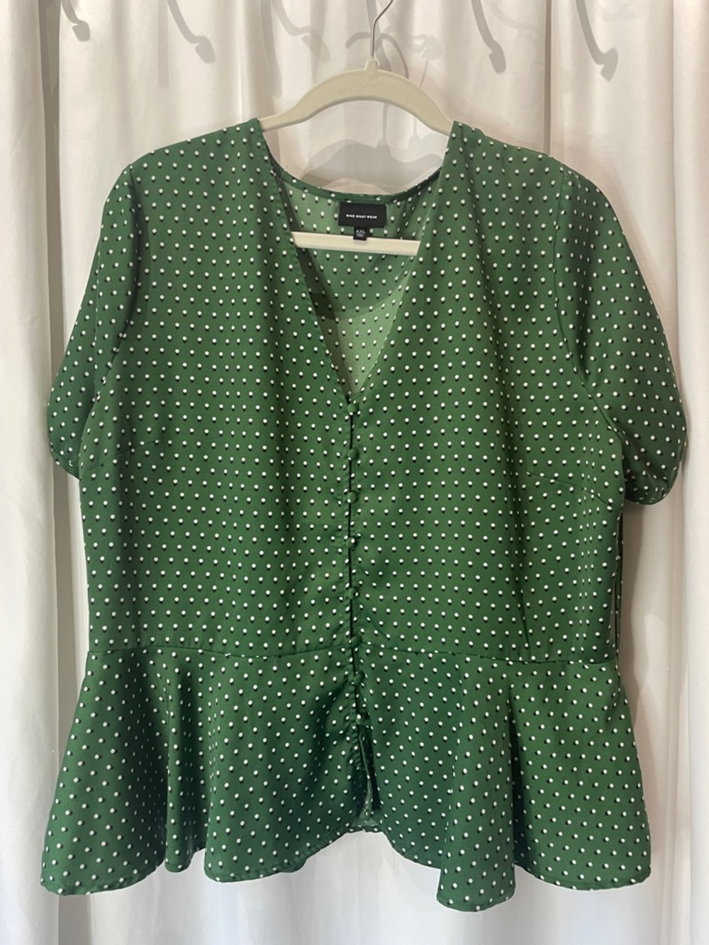Who What Wear Green Polka Dot Button-Front Peplum Blouse